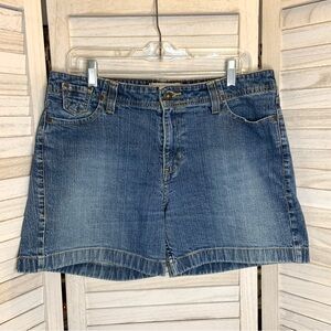 Levi’s Women’s Signature Stretch Retro Low Rise Medium Wash Denim Jean Shorts